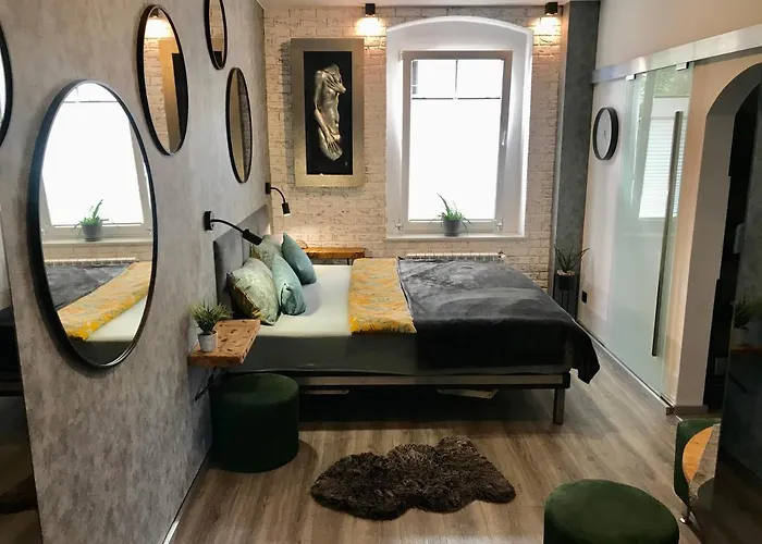 Pod Papuga كوشتيجينا